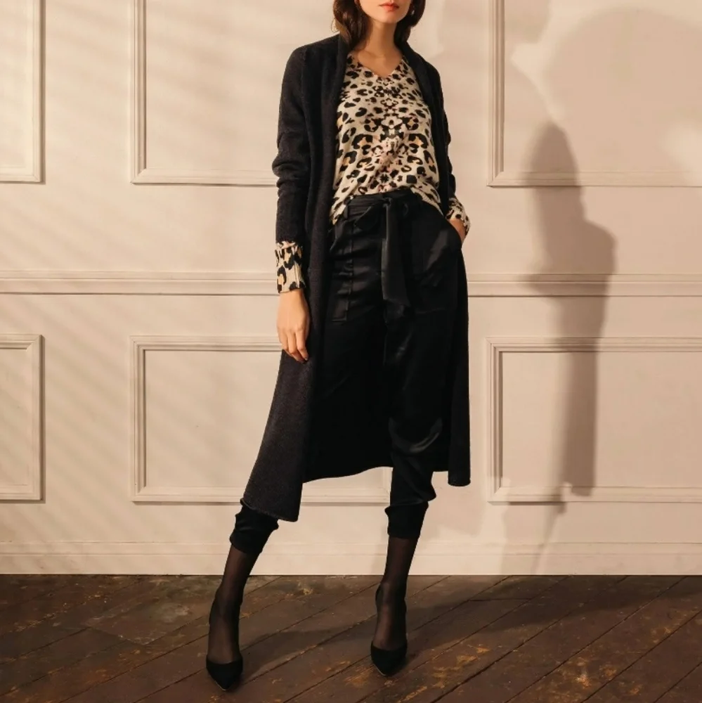 Brochu Walker Cashmere The Kelso Leopard Print Vee Sweater - Picture 3 of 10